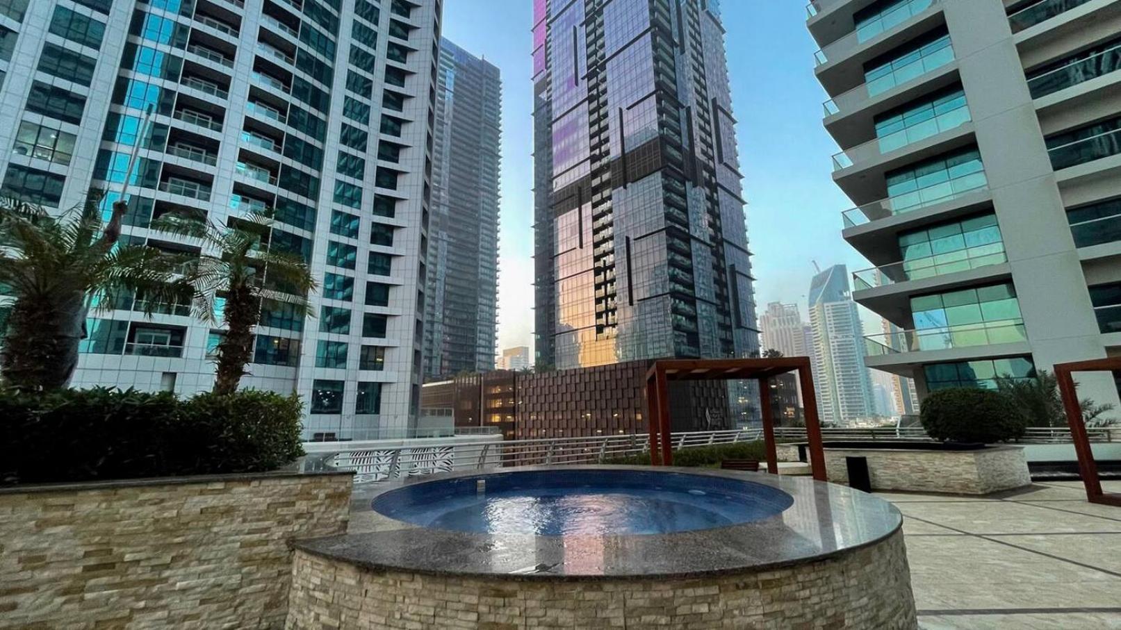 Sea & Palm View Elegant 1 Bedroom Apartment Dubai Exterior foto