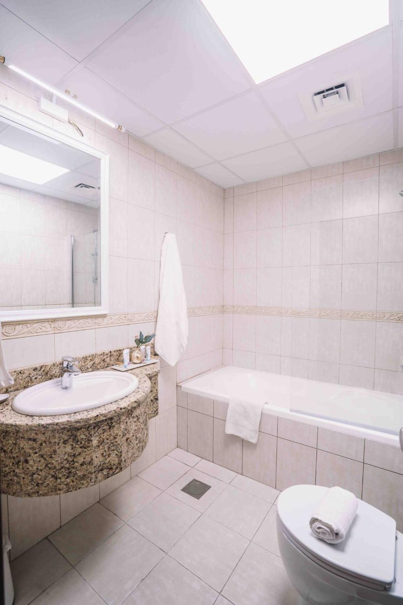 Sea & Palm View Elegant 1 Bedroom Apartment Dubai Exterior foto